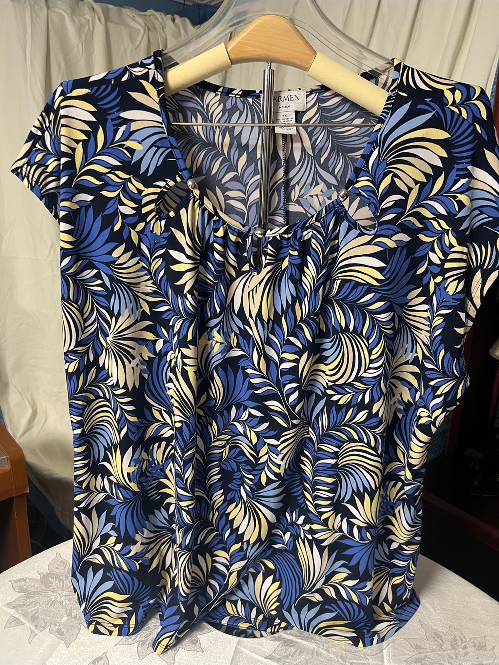 Carmen Marc Valvo Navy, Blue & Cream Leaf-Print Short Sleeve Top